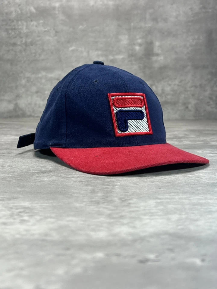 Sombrero vintage años 90 Fila bordado logotipo dos tonos con tirantes OSFA Foto 1 de 4