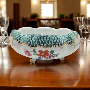 Porcelain Bowl with floral decoration and green fish scale border - Picture 1 of 13