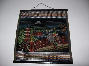 Quadro vintage GIAPPONE in velluto nero da appendere a parete, geisha villaggio di montagna - Foto 1 di 16