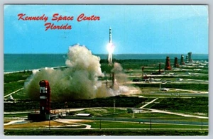 Lanzamiento de cohetes, despegue, Centro Espacial Kennedy, Florida, postal vintage 1978 - Imagen 1 de 2