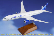 Skymarks 1:200 787-10 Dreamliner United Airlines N12010 w/Wood Stand