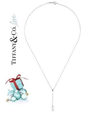 Elegante collar colgante de perlas Tiffany & CO. de oro blanco de 18 quilates de 16" de largo con caja Foto 1 de 4