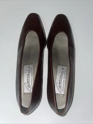 New CARESSA Size 9N Classic Brown Leather Slip On Heels Pumps...Narrow - Image 1 of 4