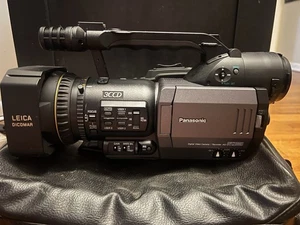 Panasonic AG-DVX100B MiniDV Professional Video Camcorder - Picture 1 of 8