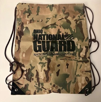 Bolso camuflaje con cordón de la Guardia Nacional de Ohio 13 x 17 marrón y verde camuflaje Foto 1 de 4