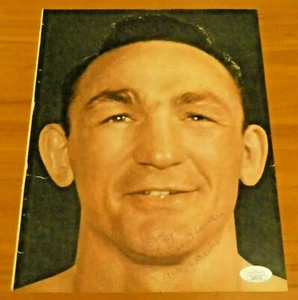 Página de revista firmada por Carmen Basilio Boxer con certificado de autenticidad JSA - Imagen 1 de 3