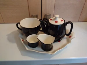 ROYAL WINTON COUNTESS ‘BLACK WITH RED POLKA DOTS’ BREAKFAST SET - Picture 1 of 14
