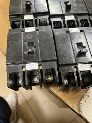 Eaton - GHB3015 15A 480/277V 3PH TYPE CIRCUIT BREAKER- B 600 - Image 1 of 4