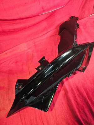 Carenagem capota 19 - 23 Yamaha R3 frontal superior direita BS7-F172H-00 - Imagem 1 de 4