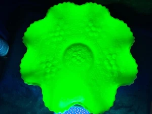 Uranium Glass Fenton Lime Sherbet Cherries & Orange Tree Ruffled Bowl Satin Glow - Picture 1 of 19