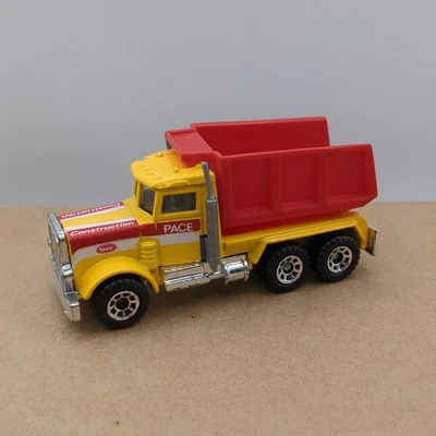 Camión de volteo fundido a presión Matchbox Peterbilt "Pace Construction" 1981 vintage 1:80 D1 Foto 1 de 3