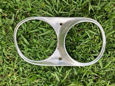 Farol original Finisher de 1967 Triumph 2000 sedã - Imagem 1 de 3