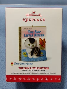 NEU HALLMARK ANDENKEN 2016 DAS SCHÜCHTERNE KLEINE KÄTZCHEN GOLDENE BÜCHER WEIHNACHTSSCHMUCK - Bild 1 von 2