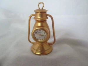 Lanterna Ferroviaria Miniatura Orologio TIMEX Tono Oro Batteria Nuova Funziona benissimo! - Foto 1 di 6