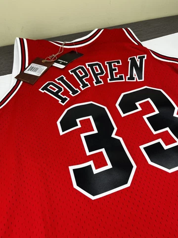 Mitchell and Ness NBA Chicago Bulls Scottie Pippen 1997-1998 Swingman Jersey Cover