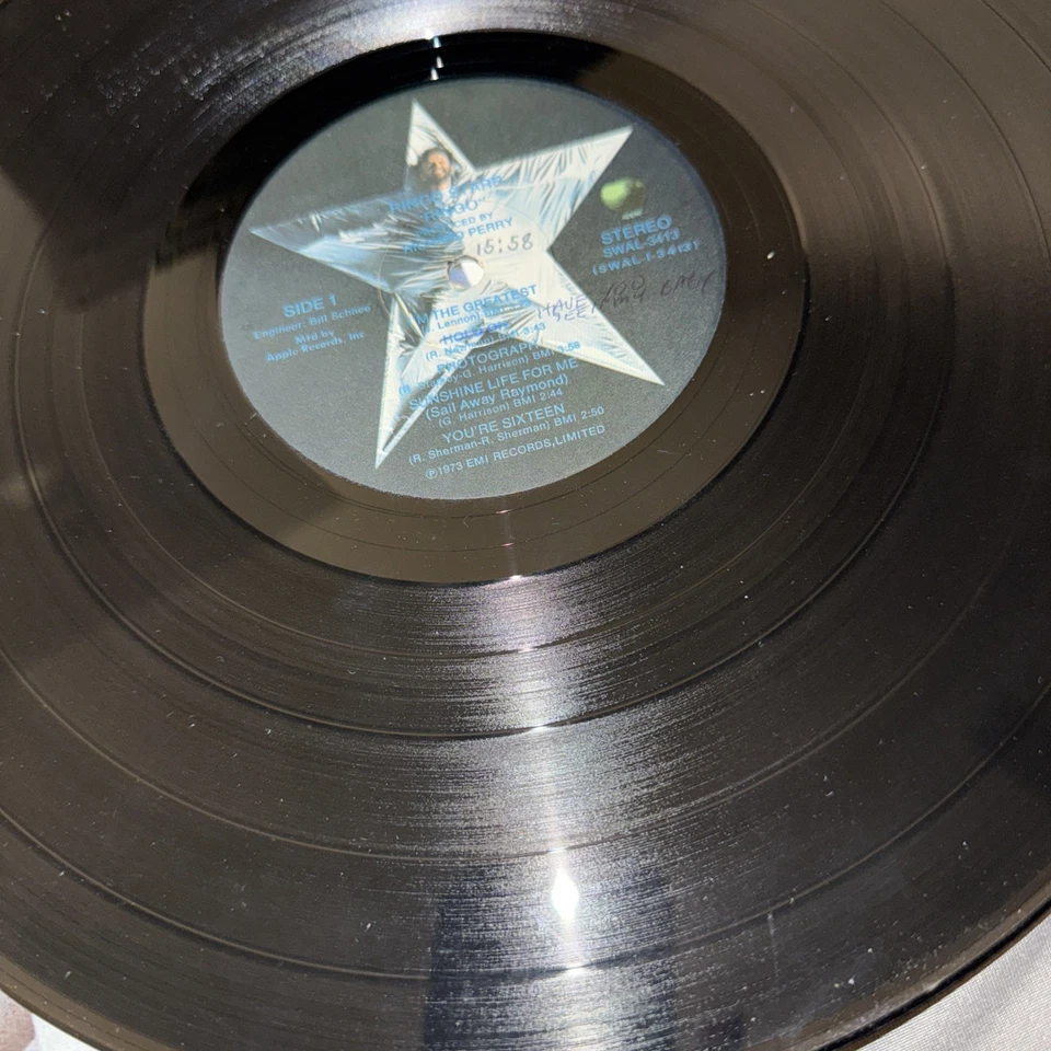 RINGO STARR Debut LP Apple 1973 w/Booklet Winchester Press Gatefold - Image 1 of 4
