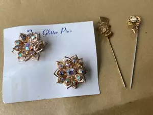 VTG 1950'S PAIR OF "TWIN GLITTER PINS" ON CARD & 2 STICKPINS -COSTUME JEWELRY - Picture 1 of 1
