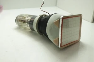 Pantalla Tektronix CRT 154-0910-00 492 490 2754P - Imagen 1 de 6