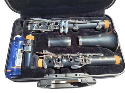 Clarinete compuesto Yamaha YCL 250 con boquilla 4C y estuche rígido original Foto 1 de 4