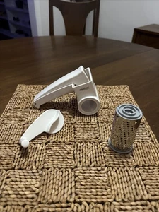 Zyliss Original rotierende Käsereibe Classic Handkurbel - Bild 1 von 13