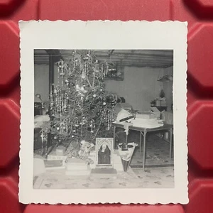 Christmas Tree With Presents Underneath 3.5 x 3.5 Photograph Vintage 1940s - Picture 1 of 2