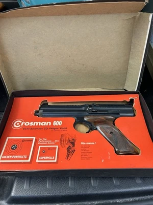 Vintage Crosman .22 Cal Model 600 CO2 Pellgun Pellet Pistol Air Gun in Box - Image 1 of 4
