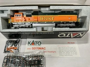 KATO 37-6403 HO EMD SD70MAC BNSF Heritage II #9838 New - Picture 1 of 6
