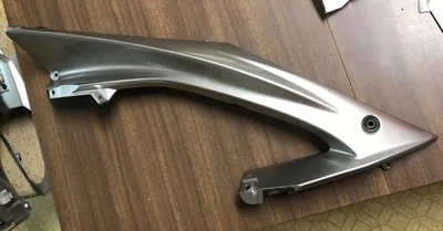 Capucha superior izquierda genuina Yamaha 08-16 YZF-R6 13S-2117V-00 Foto 1 de 4