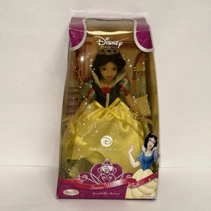 2007 Disney Snow White Royal Ball Collection Porcelain Doll Brass Key - Picture 1 of 16