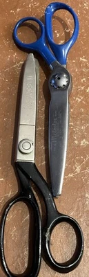 Lot Of 2 Vintage Zigzag Scissors Wiss & Metroloy - Image 1 of 4