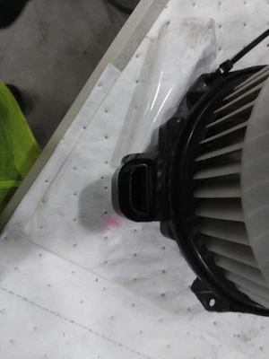 Б/у передний двигатель вентилятора ОВК подходит для: 2008 Toyota Highlander класса A - Изображение 1 из 4