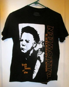 MAGLIETTA JOHN CARPENTERS HALLOWEEN FILM DOLCETTO O SCHERZETTO O MUORI MICHAEL MYERS SML - Foto 1 di 9