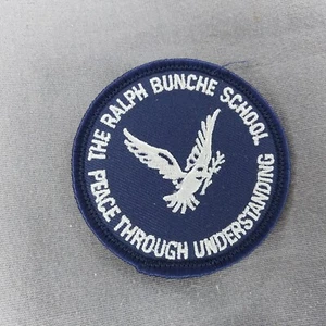 Parche Derechos Civiles The Ralph Bunche School 'Paz a través del entendimiento' 2 1/2" - Imagen 1 de 2
