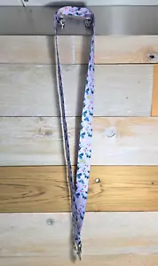 Vera Bradley Cordón Ancho Mariposas Lavanda NUEVO - Imagen 1 de 4