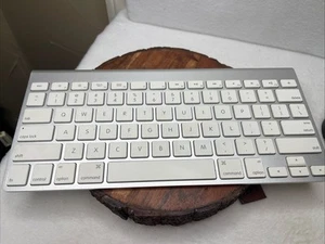 Apple Magic Keyboard (A1314) Wireless Bluetooth Akku Version. Getestet/funktioniert - Bild 1 von 3