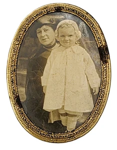 Antica fotografia di donna e bambino cornice ovale fine XIX a inizio XX secolo - Foto 1 di 5