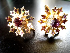 1940s Coro Purple/Clear Rhinestone Gold Tone Screw Back Earrings 3/4" REDUCED - Picture 1 of 5