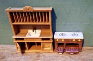 Sylvanian Families Vintage Welsh dresser with plate rack and Cooker - Picture 1 of 4