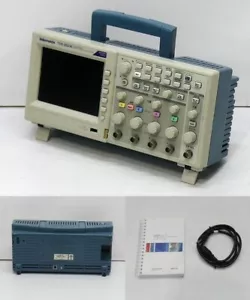 Tektronix TDS2024C 4-Port Digital Oscilloscope 200MHz 2Gs/s Free Shipping Japan - Picture 1 of 10
