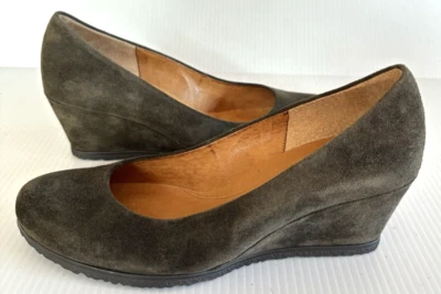  Bomba de cuña Gabor gamuza sin cordones punta redonda oliva oscuro talla 5 UK 7.5 US 38 EU Foto 1 de 4