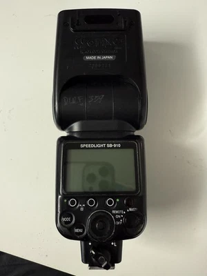 Nikon SB-910 Speedlight Flash for Nikon Digital SLR Cameras Shoe Mount - Image 1 of 4
