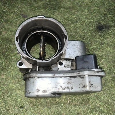 Corpo farfallato valvola VOLKSWAGEN PASSAT 2.0 tdi codice ricambio: 03G128063B - Immagine 1 di 4