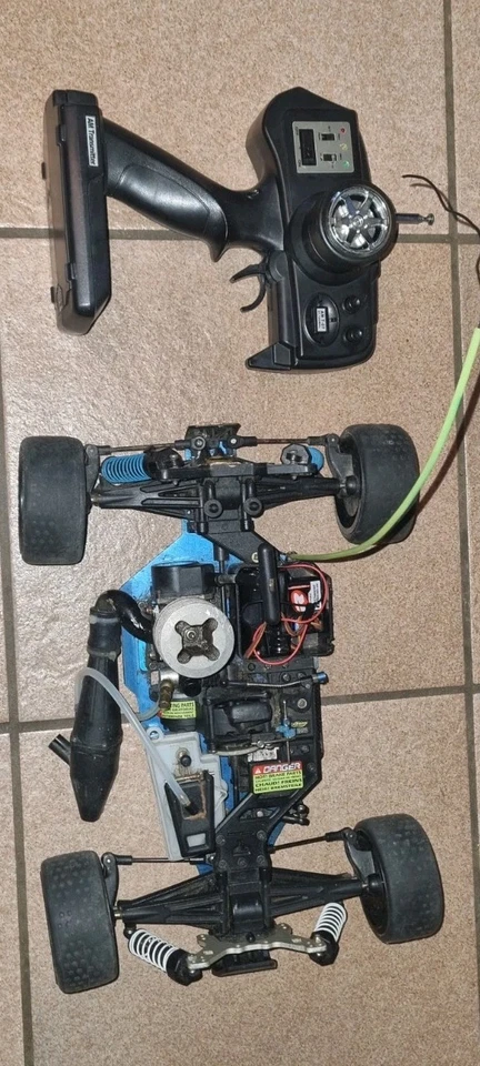 Carson 4WD RC Car 1:10  Verbrenner-Glattbahn Mit Fernsteuerung für Bastler  - Bild 1 von 4