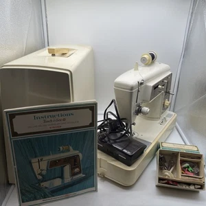 Singer Deluxe Zig Zag 636 Sewing Machine W/ Manual Accessories Case And Pedal - Picture 1 of 16