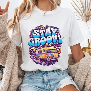 #26 Camiseta Damas, Stay Groovy Unisex Camiseta Algodón Pesado, Camisa Retro, Moda Hippie - Imagen 1 de 3