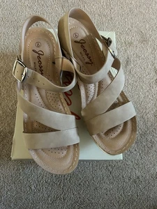NIB NWT NEW Jeossy Tan Wedge Platform Comfortable Sandal Sz. 9 - Picture 1 of 9