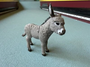 Schleich Asino Puledro Bambino Pensionato Figura Fattoria Animale 2013 Fattoria Mulo Statuina Giocattolo - Foto 1 di 10