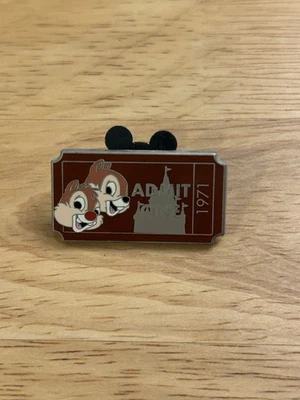 Prendedor misterioso de Walt Disney World Chip & Dale 2011 Admit One 1971 Foto 1 de 2