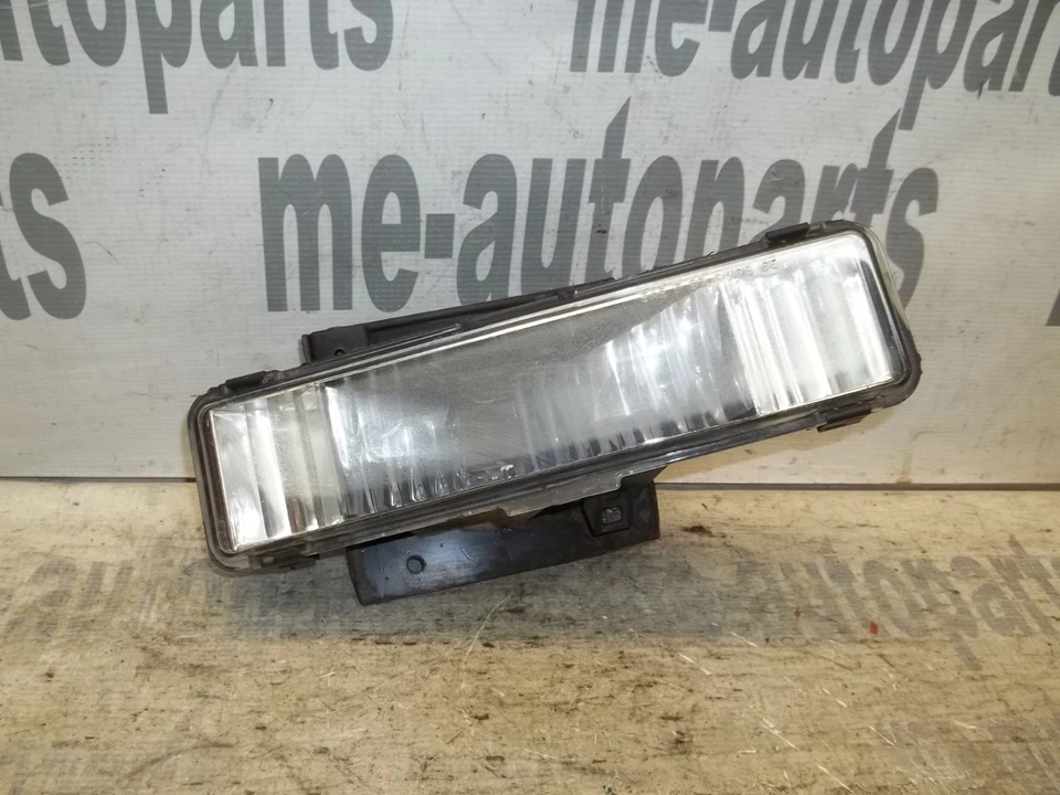 1996-2002 Cadillac Eldorado Right Passenger Front Fog Light Lamp w/ Bracket OEM - Image 1 of 4