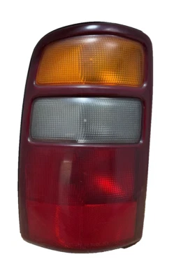 Conjunto de luz trasera izquierda Suburban 1500 2000 2001 2002 2003 izquierda izquierda - OEM: 19168990 Foto 1 de 4